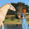 'Espírito animal', disse Marina Ruy Barbosa em foto com cavalo
