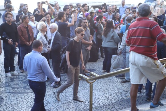 Julia Lemmertz dá último adeus a João Gilberto em velório aberto ao público no Theatro Municipal do Rio de Janeiro, no Centro da cidade, nesta segunda-feira, 08 de julho de 2019
