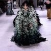 Vestidos da alta-costura que são pura extravagância: que tal esse modelo todo em plumas da Givenchy?