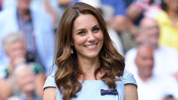 Vestido romântico e brincos preferidos: o look de Kate Middleton em Wimbledon