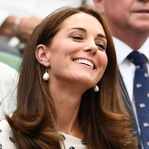 Brincos de cerca de R$ 600 foram usados por Kate Middleton em Wimbledon no ano passado