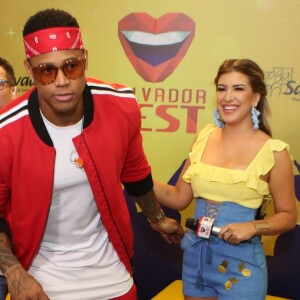 Leo Santana e Lorena Improta estão fazendo terapia de casal com cultos e ajuda médica e espiritual