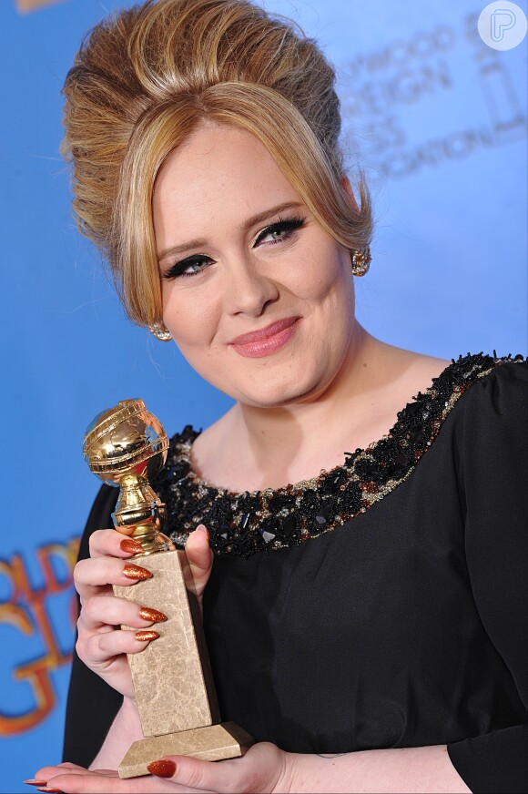 Fãs de Adele acreditavam que novo disco sairia este ano, depois que a cantora postou no Twitter: 'Tchau, 25, te vejo novamente este ano', às vésperas de seu aniversário de 26 anos