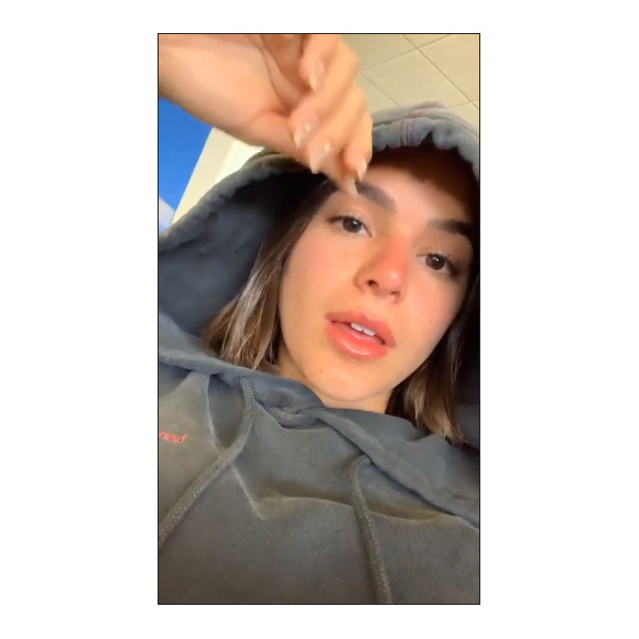 Nos stories da manhã desta quarta-feira, 17 de julho, Bruna Marquezine apareceu usando um moletom verde e alguns fãs logo repararam que Younes Bendjima postou uma foto com um casaco parecido em 2016