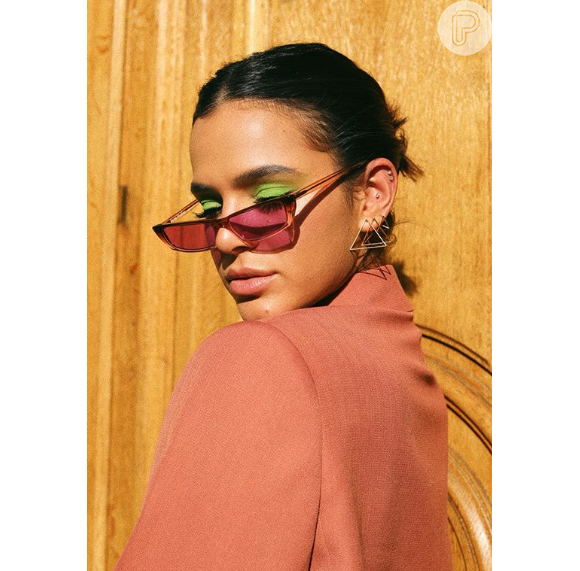 Bruna Marquezine usou seu stories do Instagram para desmentir que é ativa em um aplicativo de encontros entre ricaços