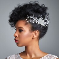 5 ideias de penteados para noivas de cabelos crespos e cacheados