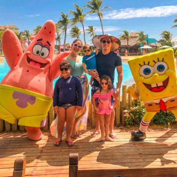 Wesley Safadão curtiu o Beach Park, em Aquiraz (CE), com a família