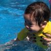 Wesley Safadão mostrou o filho caçula, Dom, se divertindo em parque aquático