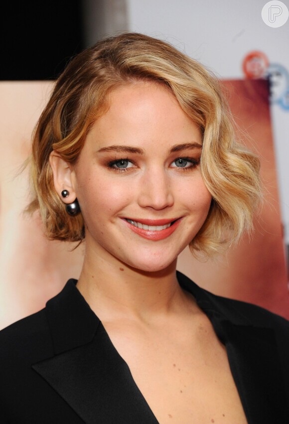 A atriz Jennifer Lawrence apareceu toda sorridente na première do filme 'Serena', em Londres