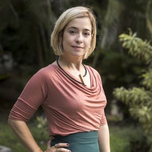 Lígia (Paloma Duarte) fica mal ao ver Rita (Alanis Guillen) desesperada na novela 'Malhação - Toda Forma de Amar'