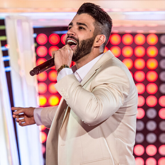 Gusttavo Lima foi atingido por copo em outra apresentação