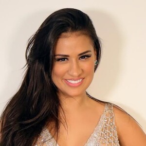 Simone compartilha foto de vestido neste domingo, dia 04 de agosto de 2019