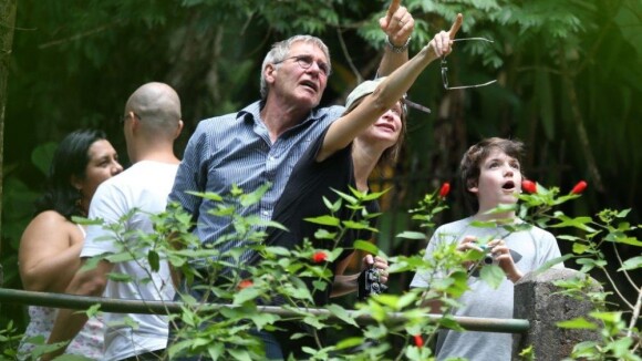 Harrison Ford visita Floresta da Tijuca e o Jardim Botânico do Rio com família