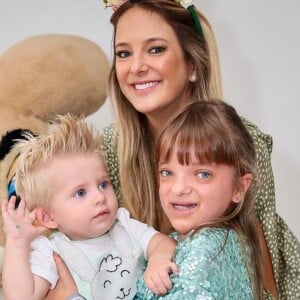 Ticiane Pinheiro postou foto com a filha mais velha, Rafaella Justus, e Enrico Bacchi para comemorar os 2 anos do afilhado