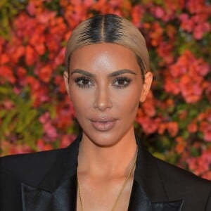 Kim Kardashian já fez bichectomia, plástica no nariz, entre outros procedimentos cirurgicos