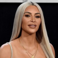 Kim Kardashian confunde fãs com rosto diferente em foto: 'Não parece real'