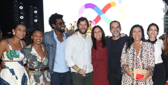 Cabelo novo! Adriana Esteves mostra visual castanho para novela 'Amor de Mãe' em evento da Globo nesta quinta-feira, dia 08 de agosto de 2019