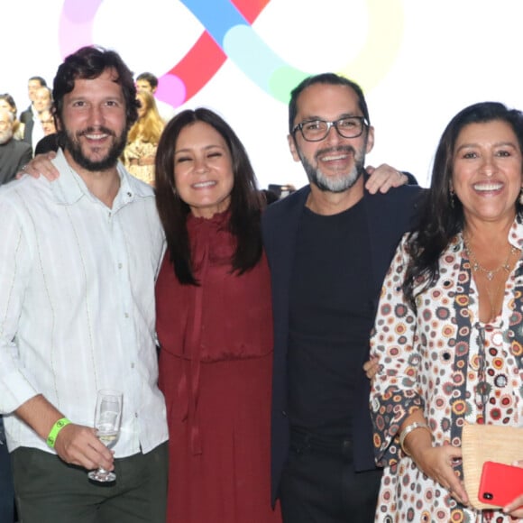 Cabelo novo! Adriana Esteves mostra visual castanho para novela 'Amor de Mãe' em evento da Globo nesta quinta-feira, dia 08 de agosto de 2019