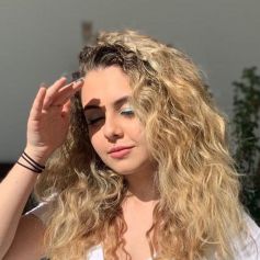 Klara Castanho foi comparada à mulher de Piqué ao surgir com o cabelo ondulado: 'Shakira brasileira'