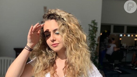 Klara Castanho foi comparada à mulher de Piqué ao surgir com o cabelo ondulado: 'Shakira brasileira'