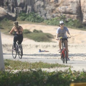 Bianca Bin se exercitou na Praia do Recreio dos Bandeirantes, Zona Oeste do Rio 