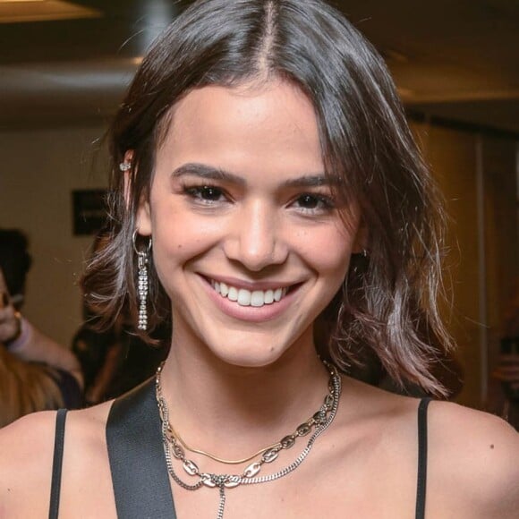 Bruna Marquezine surge com cabelo diferente em foto com o pai neste domingo, dia 11 de agosto de 2019