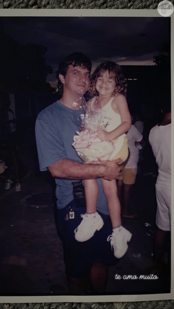 Bruna Marquezine compartilha foto antiga com o pai neste domingo, dia 11 de agosto de 2019