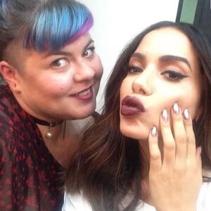 Anitta já fez as unhas das mãos com Roberta Munis