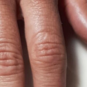 Roberta Munis aposta em francesinhas modernas nas unhas