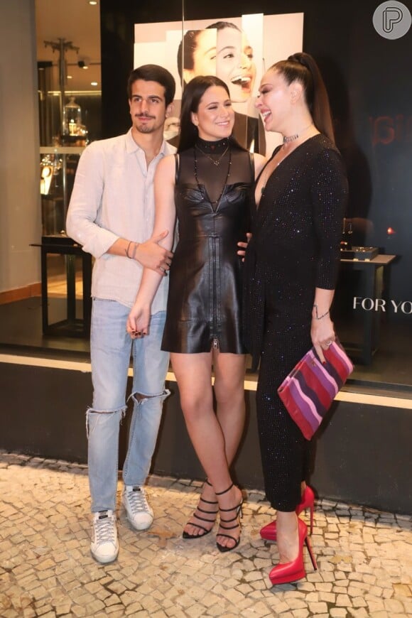 Filha de Claudia Raia, Sophia Raia foi prestigiada pela mãe e o irmão, Enzo, em estreia de campanha de marca de joias nesta quinta-feira, dia 15 de agosto de 2019