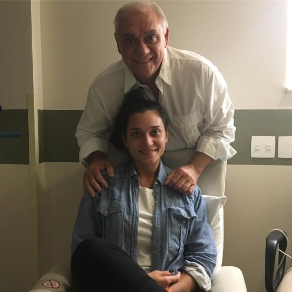 Filha de Marcelo Rezende, Marcella de Oliveira se emocionou ao falar do pai