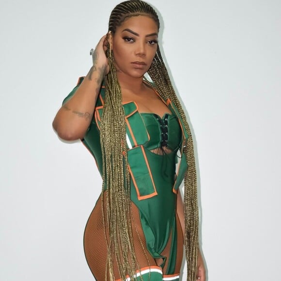 Ludmilla se queixa de dor no corpo ao deixar show arranhada