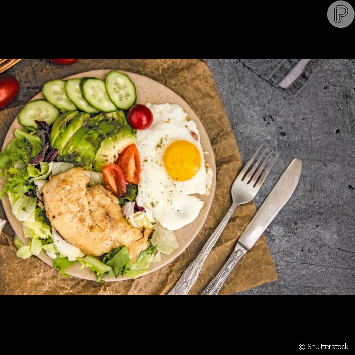 Cardápio da dieta cetogênica inclui alimentos ricos em gorduras boas, como ovos, abacate e frango com pele