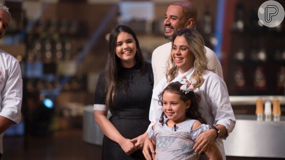 Lorena, do 'MasterChef Brasil', rebateu críticas a sua filha no Twitter após final do programa