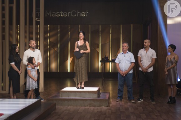 Filha de Lorena, do 'MasterChef Brasil', mostrou empolgação por ver a mãe na final do programa