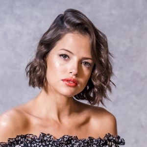 Josiane (Agatha Moreira) pede perdão a Maria da Paz (Juliana Paes) na novela 'A Dona do Pedaço'