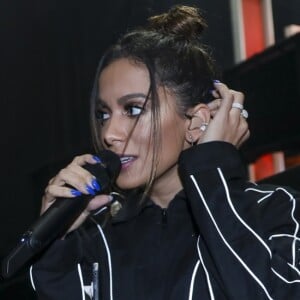 Anitta foi dianosticada com estafa após crises