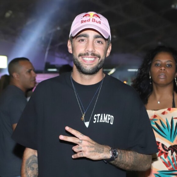 Pedro Scooby curtiu show do pagodeiro Ferrugem sozinho neste domingo, 01 de setembro de 2019