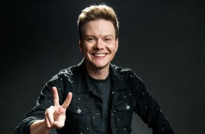 Teo Teló surge em foto de noivado e confunde web: 'Pensei que fosse o Michel'