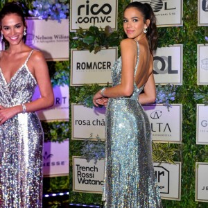 O vestido de Bruna Marquezine em leilão do Instituto Neymar Jr era Dolce & Gabbana metalizado