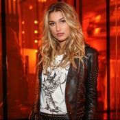 Sasha Meneghel alia sapato grifado a clutch divertida em look casual chic. Foto!