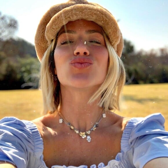 Giovanna Ewbank aposta em looks com tendências para viagens