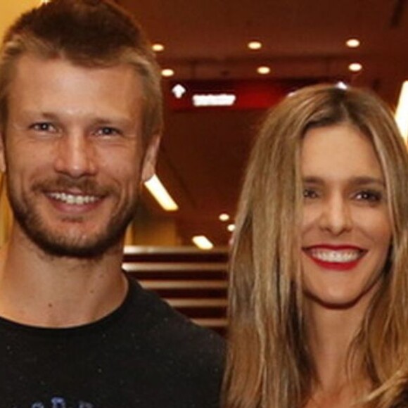 Grávida do 3º filho, Fernanda Lima ganhou beijo no barrigão do marido, Rodrigo Hilbert