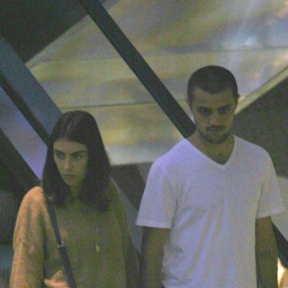 Felipe Simas e a mulher, Mariana Uhlmann, serão pais de um menino após chá revelação neste domingo, dia 15 de setembro de 2019