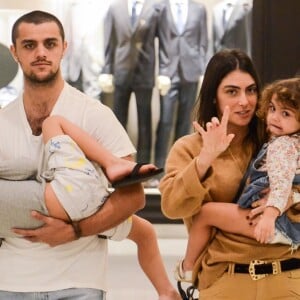 Felipe Simas e a mulher, Mariana Uhlmann, serão pais de um menino após chá revelação neste domingo, dia 15 de setembro de 2019