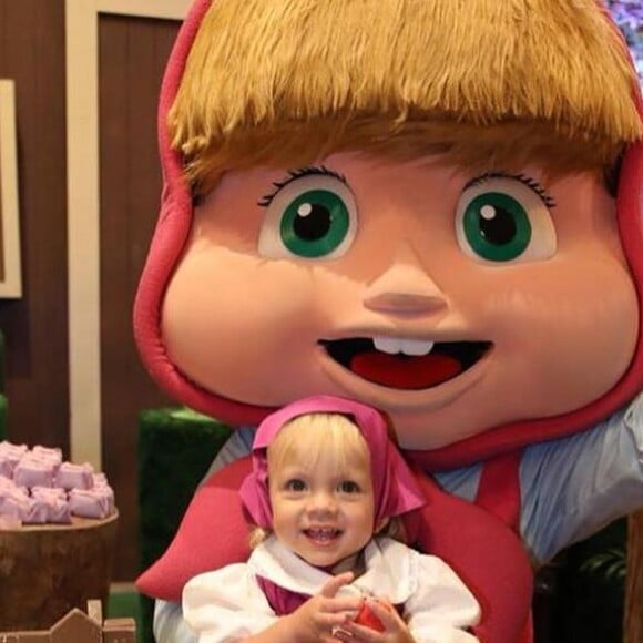 Filha de Eliana foi comparada com a personagem Masha em foto no Instagram
