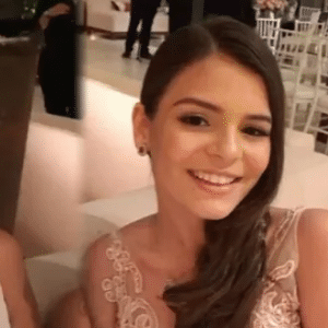 Luana Marquezine se desprendeu cabelo longo, tirou alguns centímetros e adotou fios um pouco abaixo dos ombros