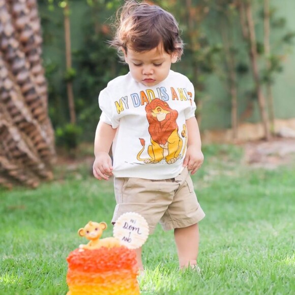 Filho de Wesley Safadão e Thyane Dantas, Dom usou blusa personalizada em festa de 1 ano