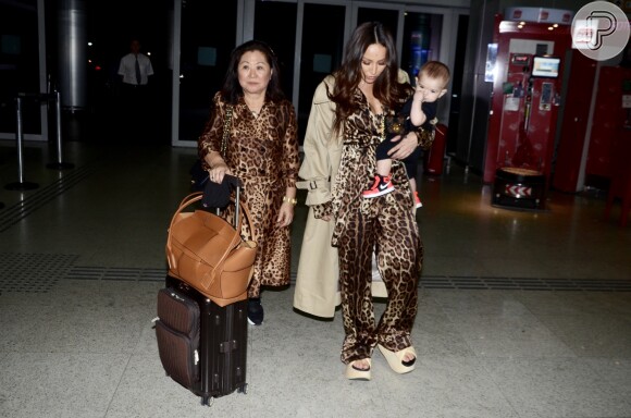Sabrina Sato viajou com a mãe e a filha e mostrou que o estilo é de família
