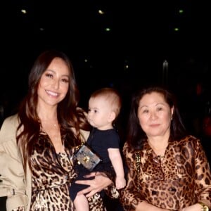 Família estilosa! Sabrina Sato embarca para Milão com a mãe, Kika, e a filha, Zoe